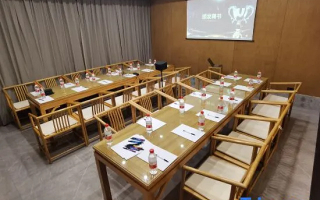 Floral Hotel Fengyu Chenxi Hotel (Phoenix Ancient Town Center)