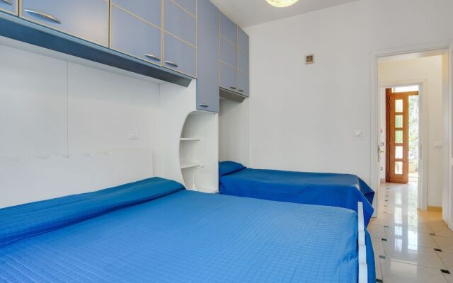 Lovely Apartment in Rosolina Mare Near Sea