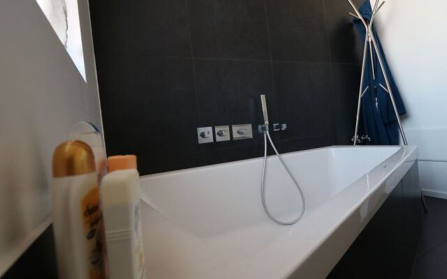 Room in Rome Isole