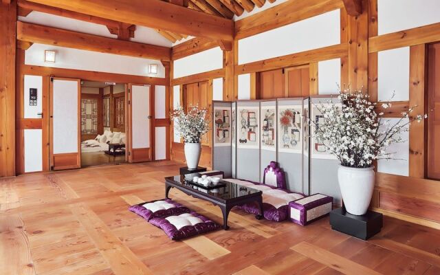 Hanok stay NAMWONYECHON by Kensington