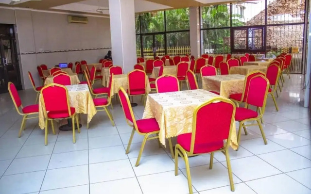 Land Mark Hotel