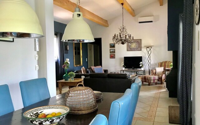 Spacious Villa With Private Swimming Pool and Jacuzzi