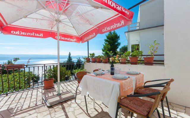 Apartment Franka - beautiful sea view & parking: A2 Stanici, Riviera Omis