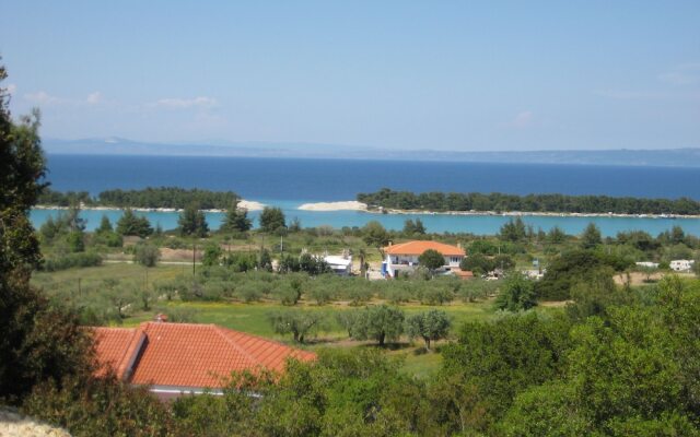 "enjoy Breathtaking Sea Views From Villa Glarokavos in Pefkohori, Greece"