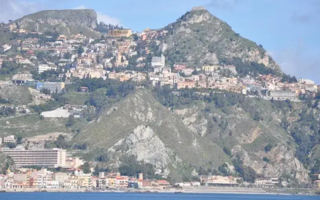 Taormina Mare Appartamento 300 Metri dal Mare