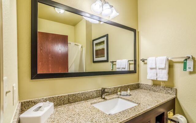 Cobblestone Hotel & Suites - McCook