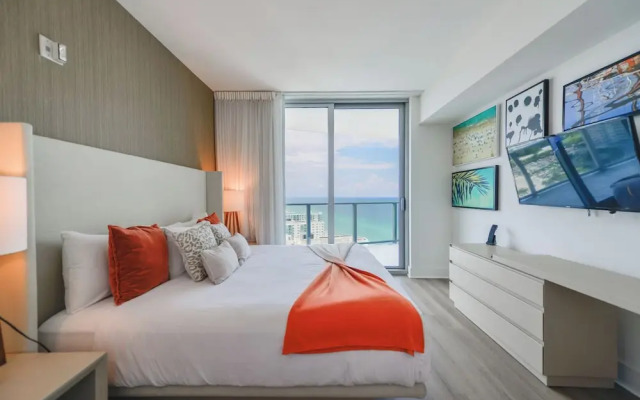 Fantastic 2BR Condo at Hollywood