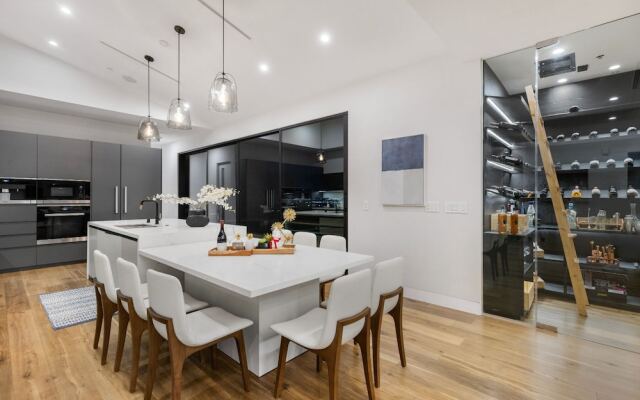 Skyline Luxury Haven