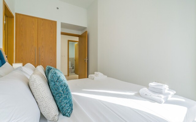 Glamorous Apartment Facing Burj Khalifa