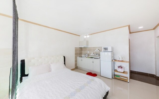 Yeosu Dolsanmaru Pension