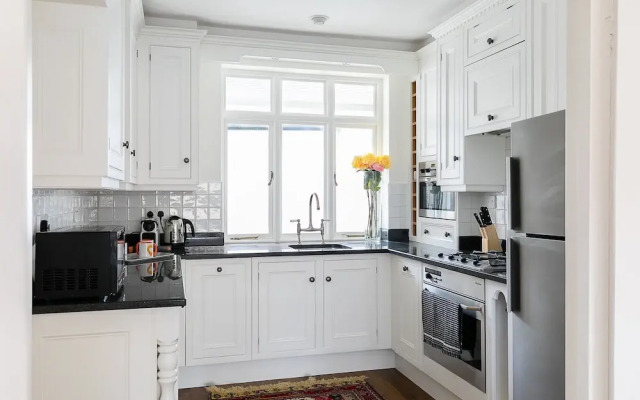 4-bedroom Townhouse in Knightsbridge Village