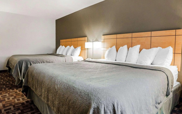 Quality Inn & Suites Des Moines Airport