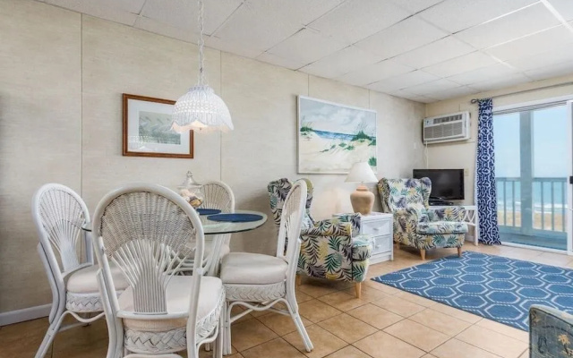 46th St Windjammer 308 1Br Condo
