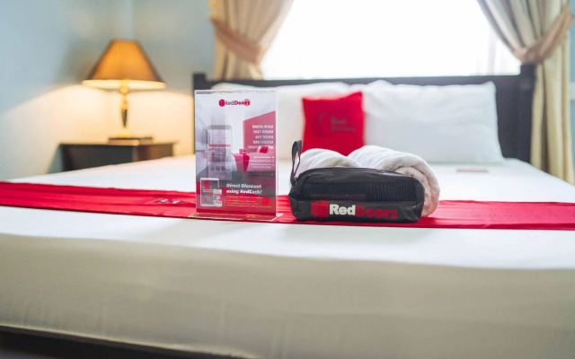 The Q Hotel by Reddoorz