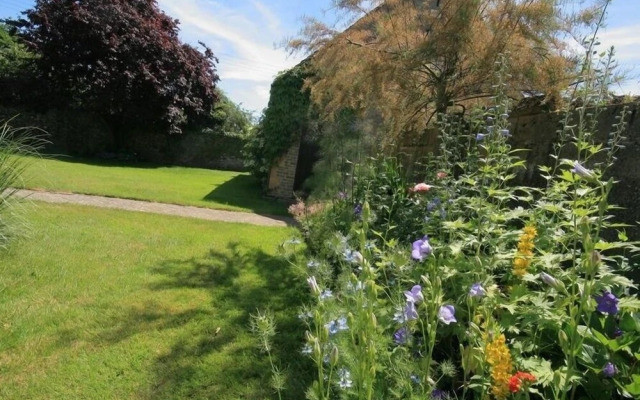 Temple Mews