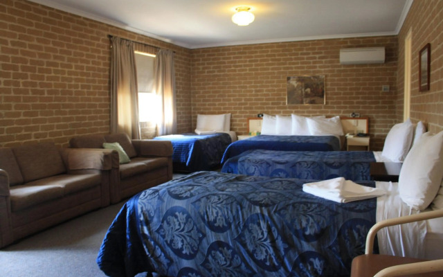 Grand Manor Motor Inn - Queanbeyan