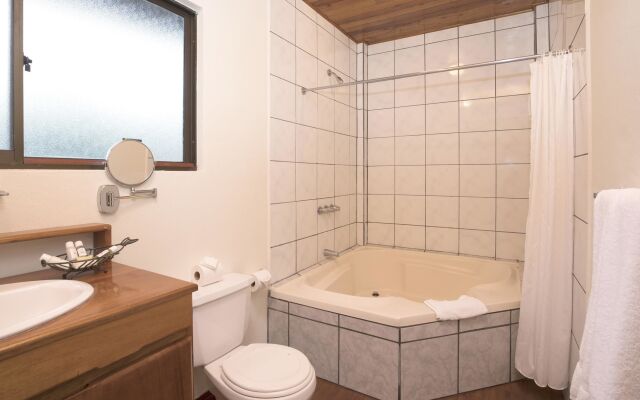 Crocodile Bay Resort