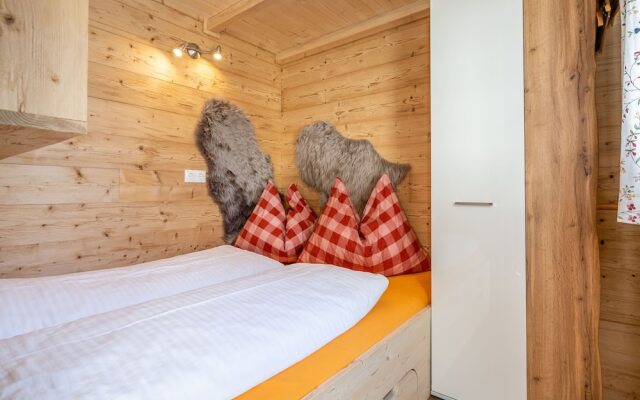 Cozy Chalet in Niedernsill near Lake