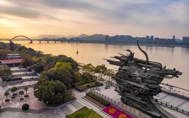 Отель Holiday Inn Hangzhou Binjiang