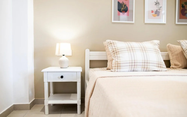 1 Bedroom Apartment Lambisea