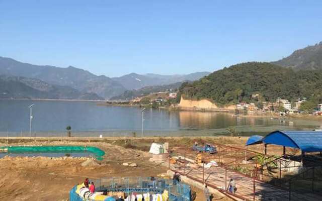 Lakeside Backpackers Hostel