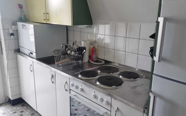 Full 3 Bedroom Flat With Internet and Balcony