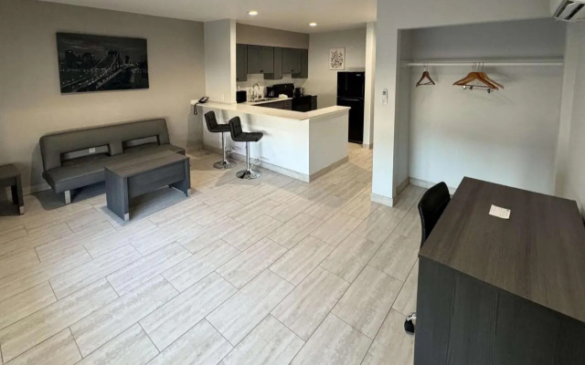 Inn & Suites Of Englewood