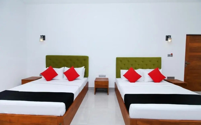Capital O 470 J Leaf Hotel