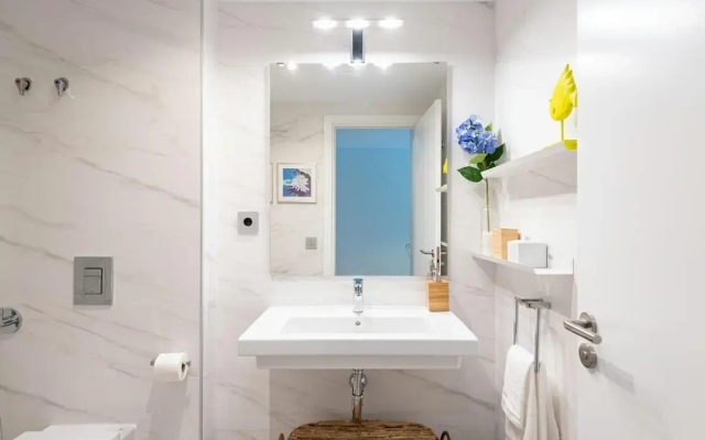 SUITE LUX APARTMENT. 80m FROM BEACH. FreeParking.
