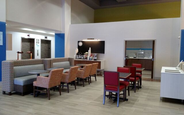 Holiday Inn Express & Suites Tempe by IHG