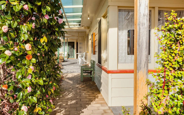 Wintersun Gardens Motel