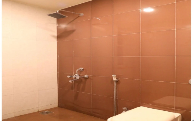 White Hall By OYO Rooms