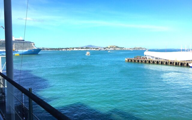 Waterfront 1BR Princes Wharf Apartment