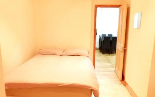 SS Property Hub - Family Apartment Kensington