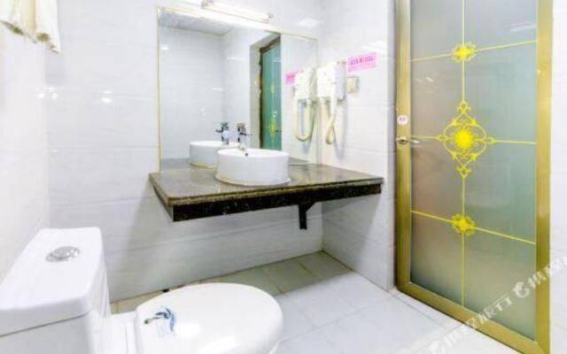 Kuqa Xinyu Hotel (Guiz Plaza)