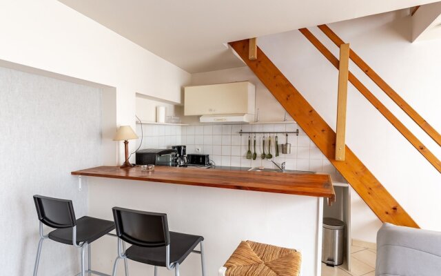 Picturesque Apartment in Bayeux with Private Courtyard