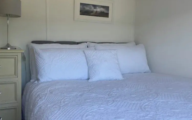 Private Chalet in New Quay With Stunning Views