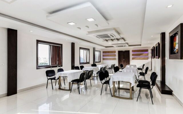 Collection O 50126 Hotel Sk Elegance
