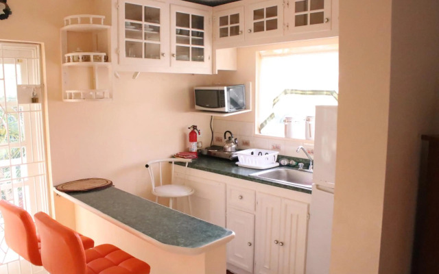 Cozy Studio @ Country Manor