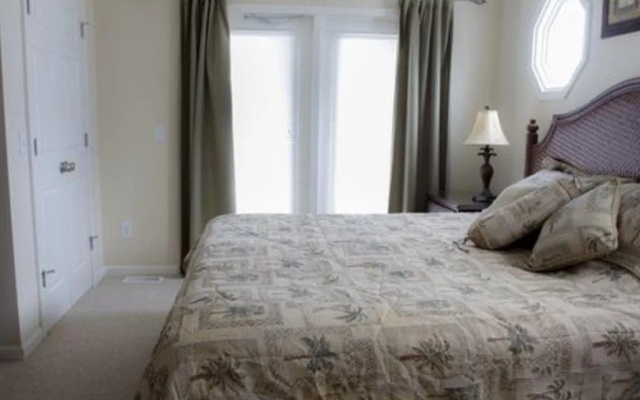Sandy Toes 3 Bedroom Home by RedAwning