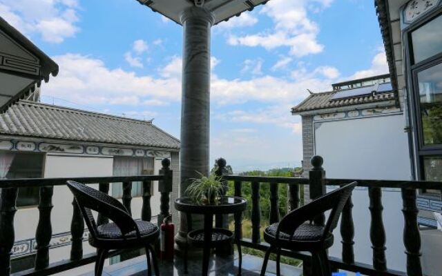 Dali , Fairy Tale Tree House (Canger Avenue Store)