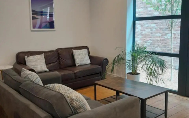 The Eden Warehouse - Pink Apartment (sleeps 4)