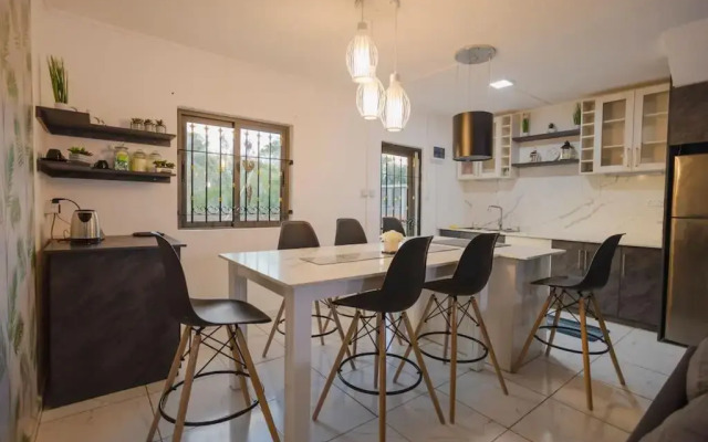 Lovely 2-bedroom duplex with pool