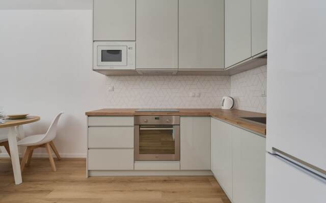 Blue Sky Apartment by Renters