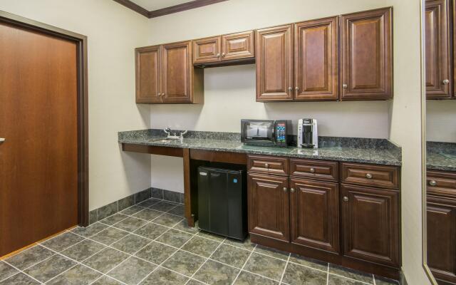 Holiday Inn Express Cleveland Airport - Brookpark by IHG