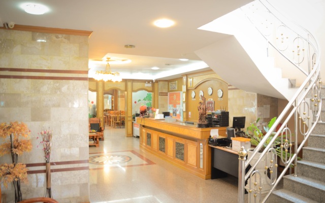 Submukdaphoomplace Hotel