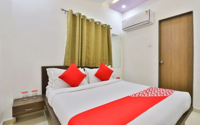 OYO 22374 Hotel Navjivan