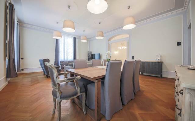 Modern & Stylish Oberdan