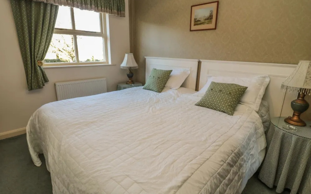 Holly Cottage