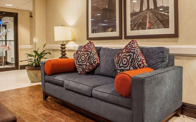Comfort Inn & Suites Somerset - New Brunswick